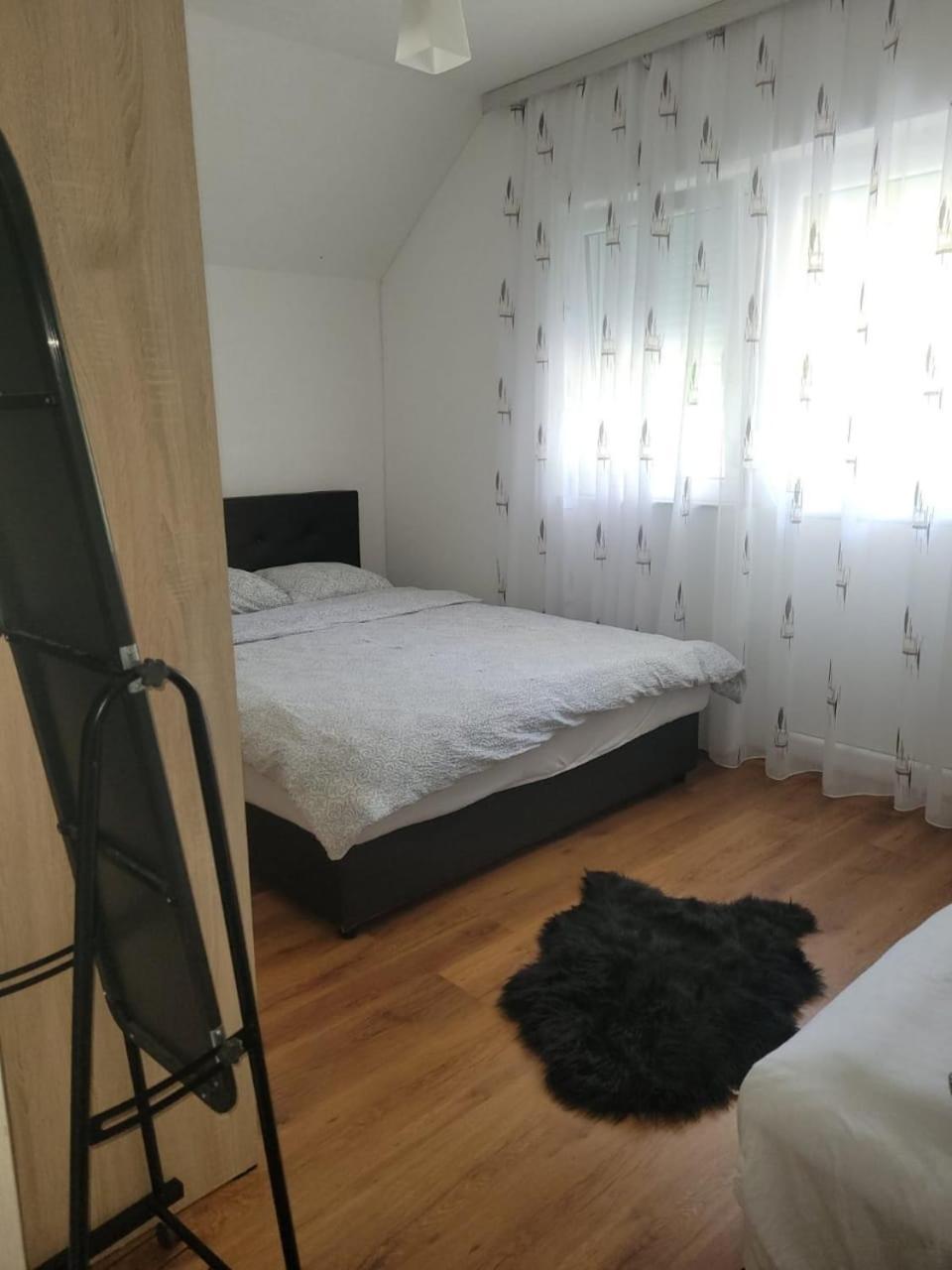 Lola Guest House Vuthaj Eksteriør bilde